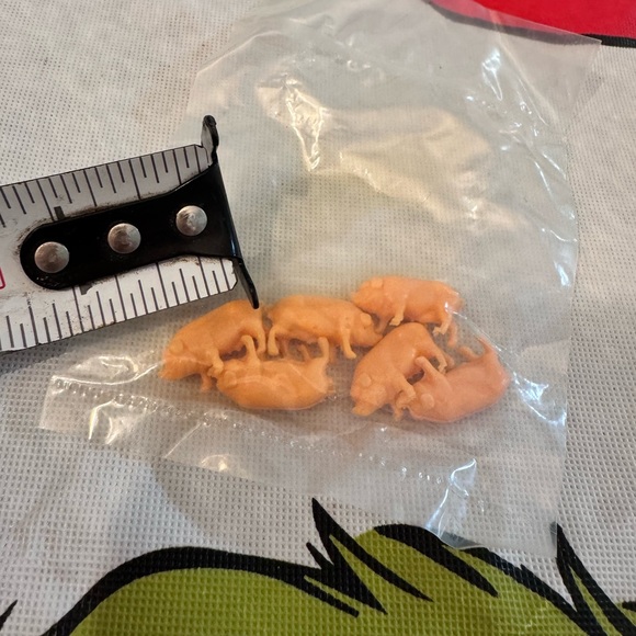 Vintage HO Scale Miniature Toys pigs Micro Dollhouse - Picture 2 of 3